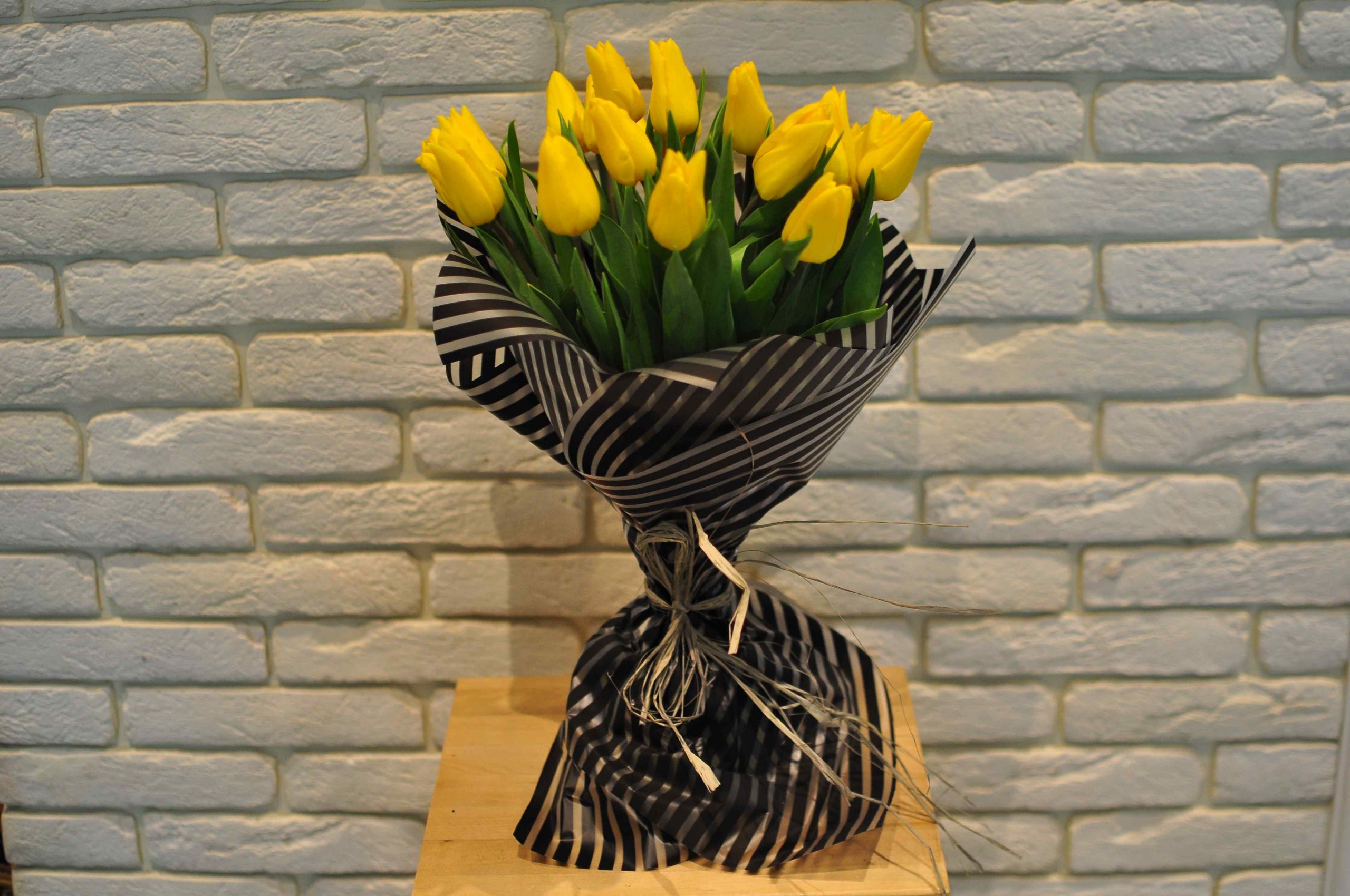 21 Yellow Tulips Bouquet